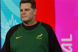 南非橄榄球总监将继续担任主教练直至2027年